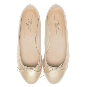 Anniel 9.5 EUC Silver/gold Ballet Flats with Bow mostly gold silver undertone
